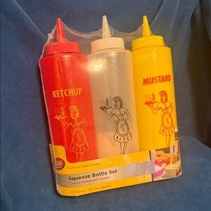 NEW Ketchup and Mustard Squeeze Bottle Set